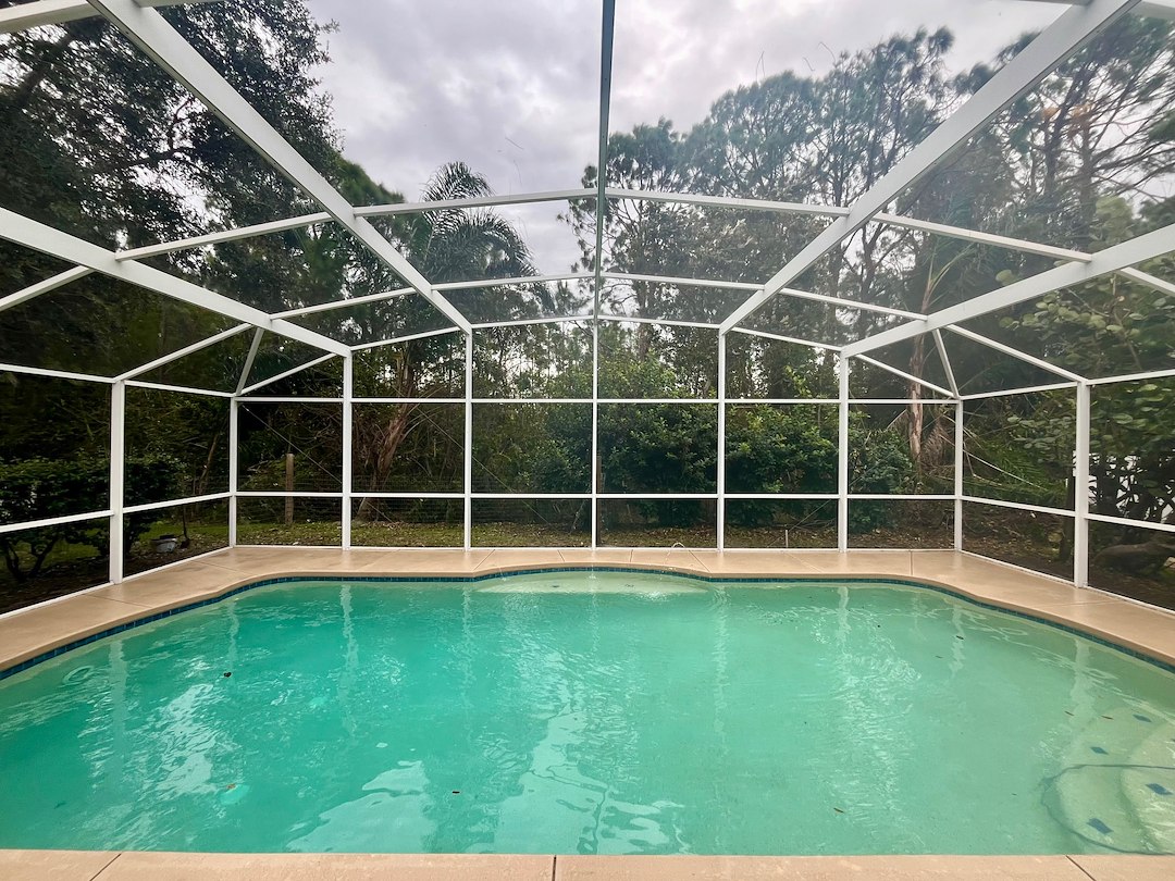 Professional Pool Enclosure Cleaning In Port Orange, Florida